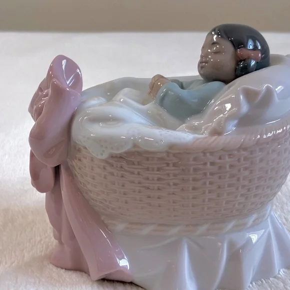 Lladro A New Treasure Girl Black Legacy